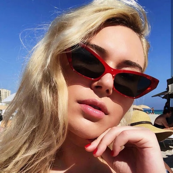 🕶 Chic Retro Slim Cat Eye Sunglasses 🕶 - Picture 2 of 8